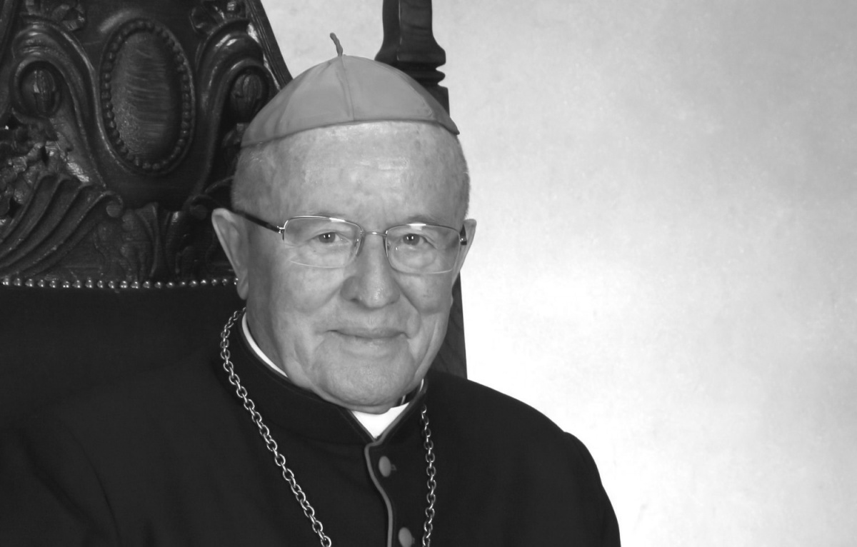 Read more about the article Uroczystości pogrzebowe Biskupa Seniora Tadeusza Werno