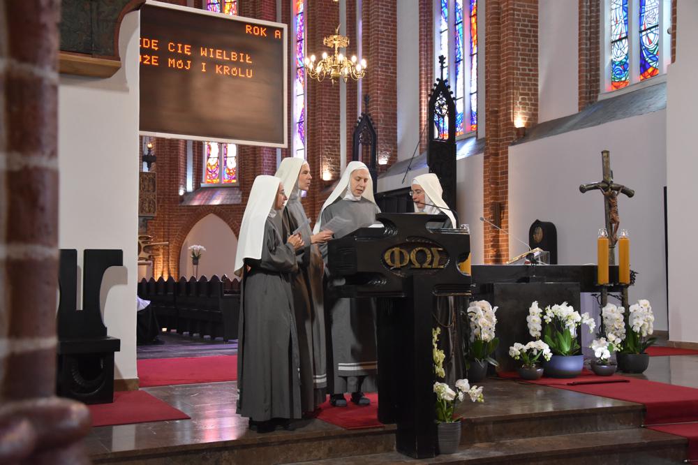 You are currently viewing Siostry Maryi Gwiazdy Porannej z Koszalina w kołobrzeskiej bazylice.