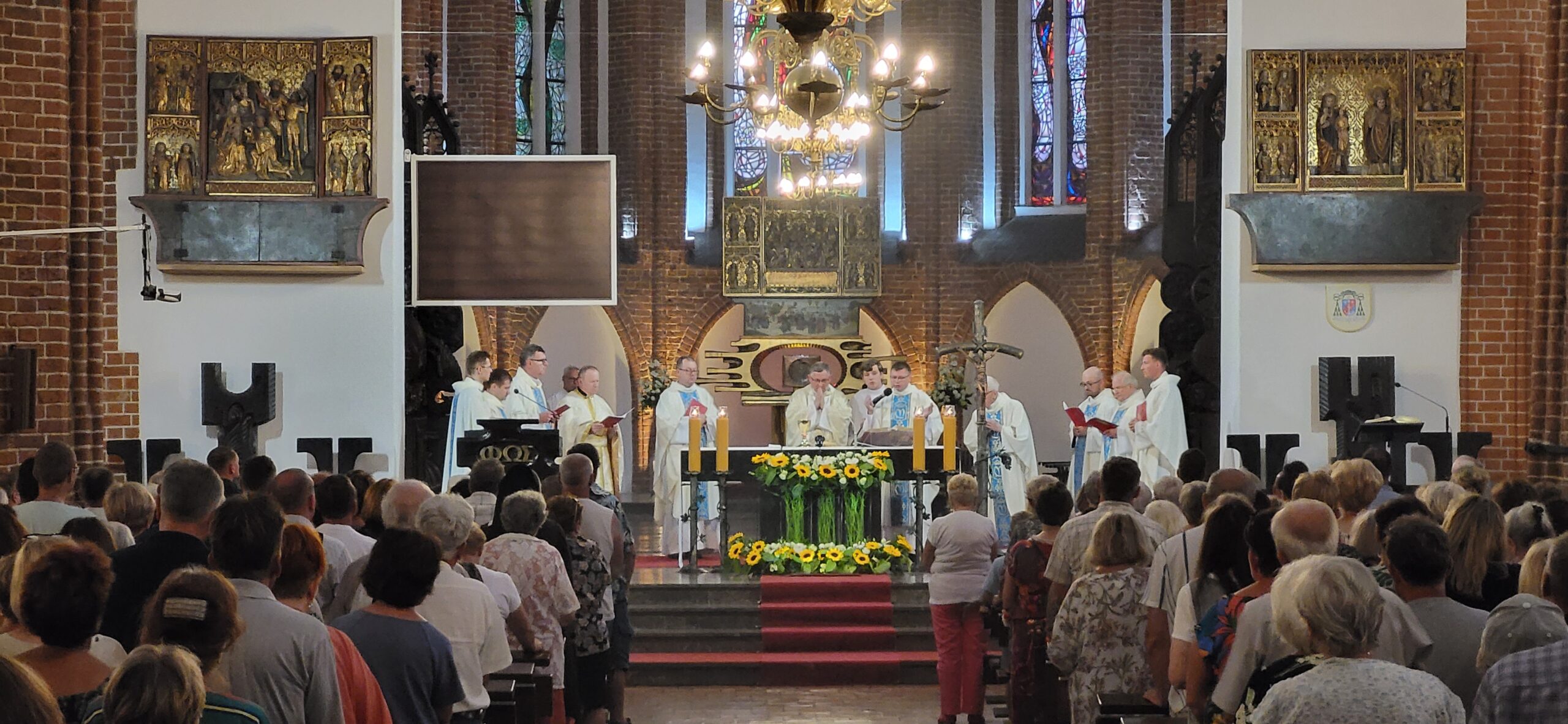 You are currently viewing Uroczystość Wniebowzięcia Najświętszej Maryi Panny, odpust w naszej parafii.