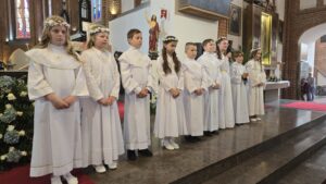 Read more about the article I Komunia Św. dzieci ze Szkoły Podstawowej nr 7 i 8