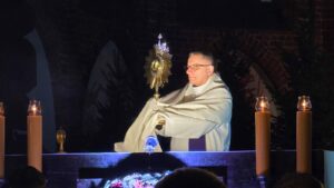 Read more about the article Zatrzymaj Nadzieję – Adwentowe Czuwanie Młodych w Bazylice Kołobrzeskiej