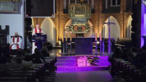 Read more about the article „Zatrzymaj miłość” – wielkopostne czuwanie młodzieży w Bazylice Kołobrzeskiej