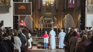 Read more about the article Droga Krzyżowa w Godzinie Miłosierdzia