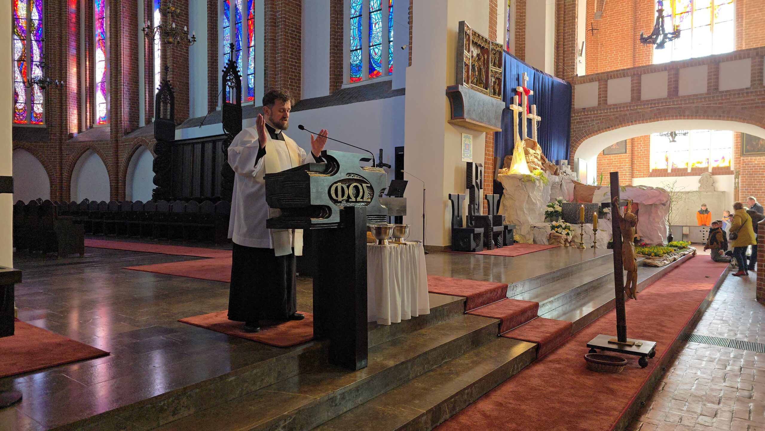 Read more about the article Święcenie pokarmów w Wielką Sobotę i Nowenna do Miłosierdzia Bożego