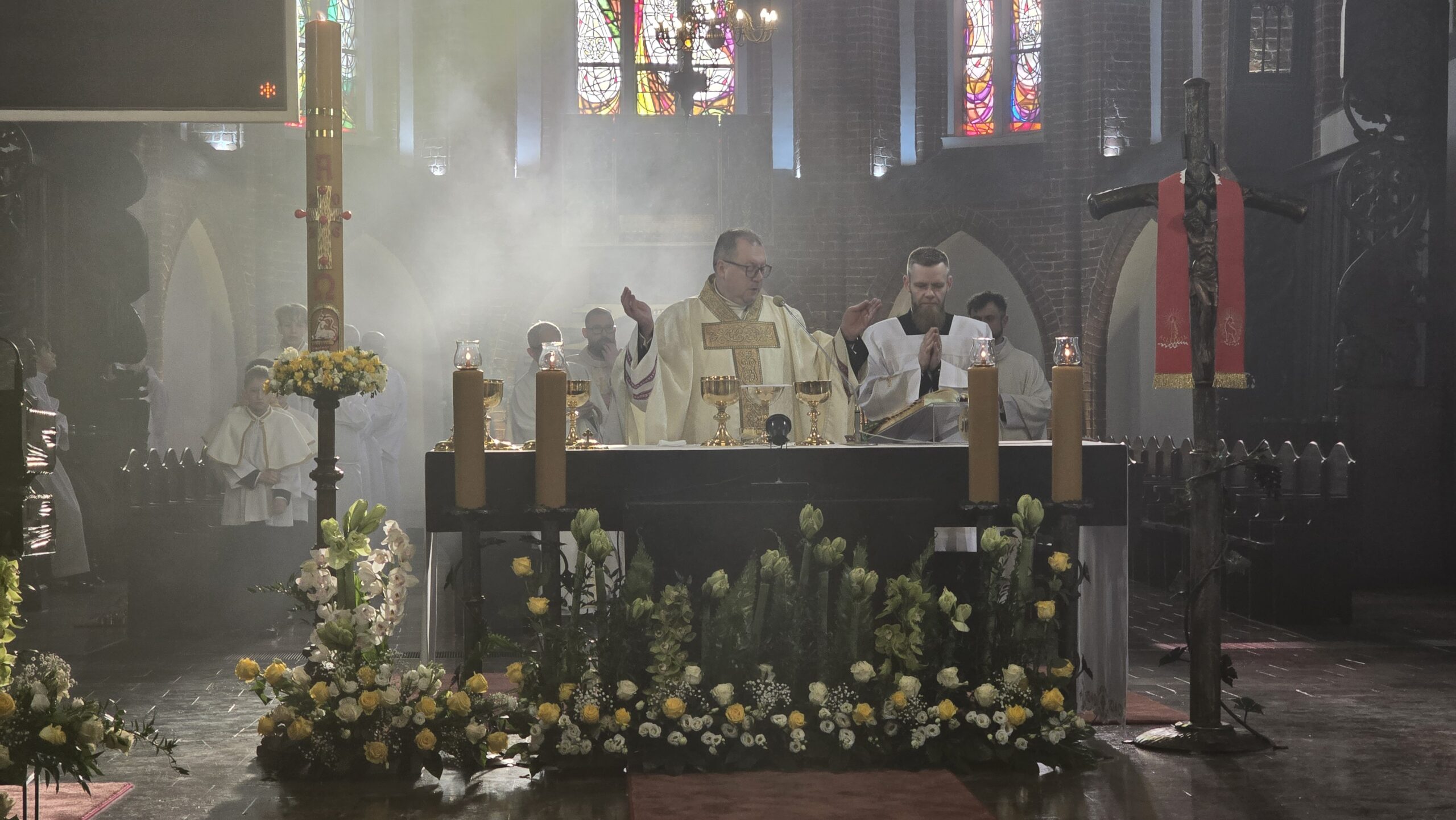 Read more about the article Niedziela Zmartwychwstania Pańskiego – Msza Święta Rezurekcyjna